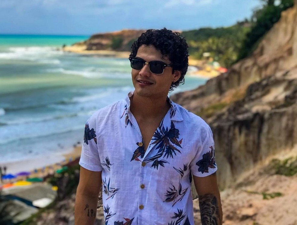 Influencer de 27 anos morre após reação alérgica a camarão em Natal