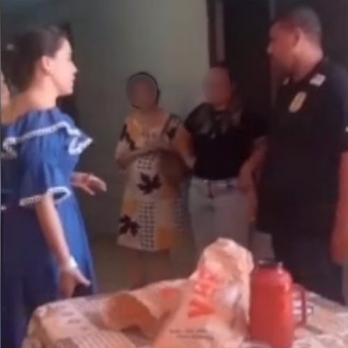 Vídeo mostra advogada suspeita de matar ex-sogro e mãe dele envenenados na casa das vítimas um dia depois do crime