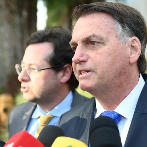 Bolsonaro deve depor nesta terça à PF em inquérito que apura se ex-presidente importunou baleia no litoral de SP