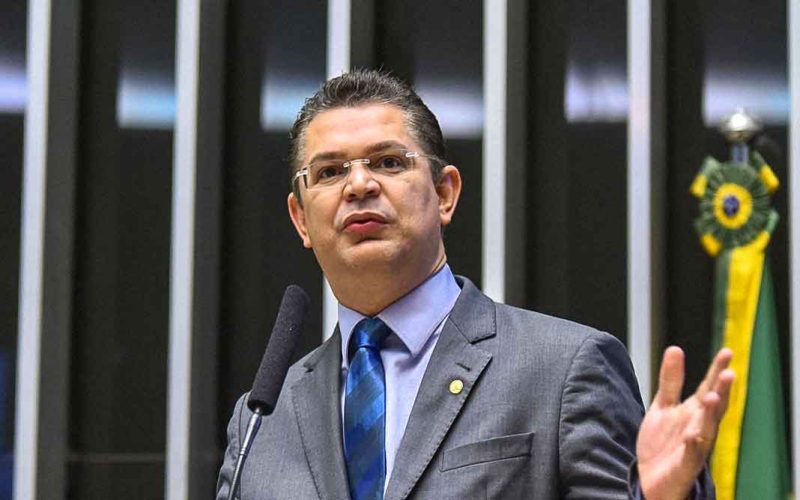 Deputado Sóstenes Cavalcante Rebate Críticas de Lula sobre PL do Aborto