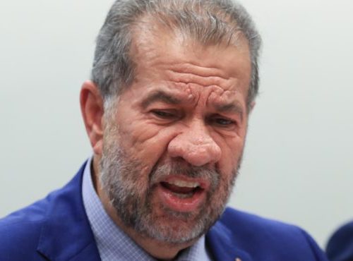 Oposição reúne assinaturas e pede CPI para investigar fraude bilionária no INSS