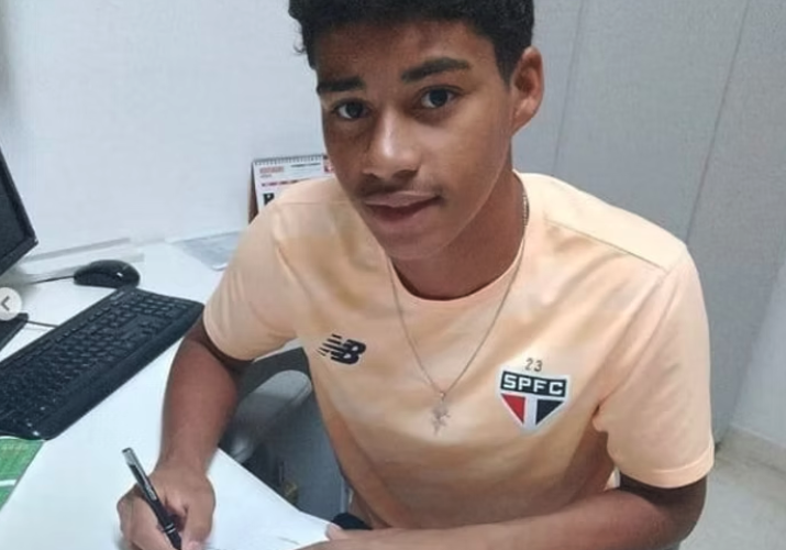 Waldisnei da Cunha Amorim comemora atleta da base do Uirapuru contratado pelo São Paulo FC