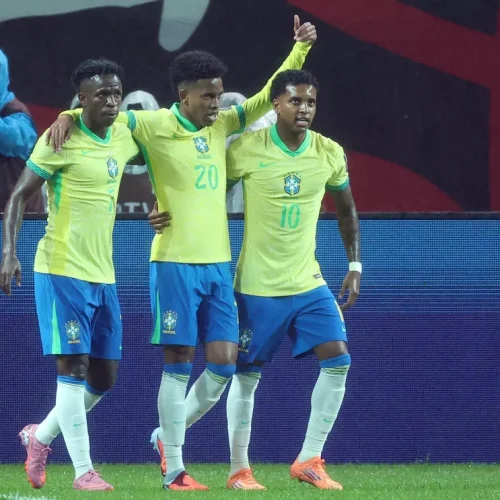 Brasil domina e goleia a Coreia do Sul por 5 a 0 em jogo amistoso.