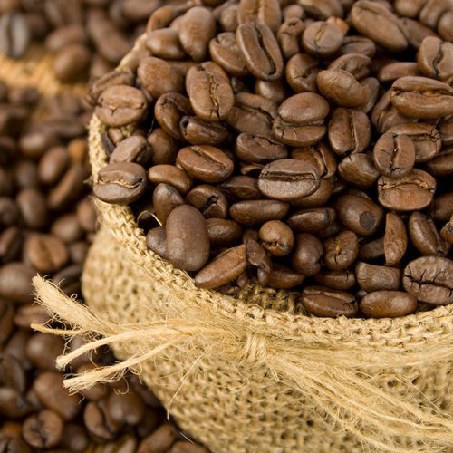 Sobretaxa dos EUA ameaça liderança do Brasil no maior mercado de café do mundo, alerta Cecafé