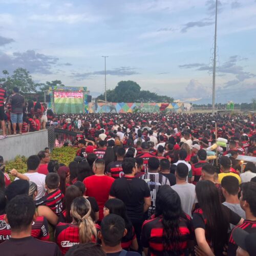 Torcedores de Boa Vista se reúnem para assistir final da Libertadores em telões