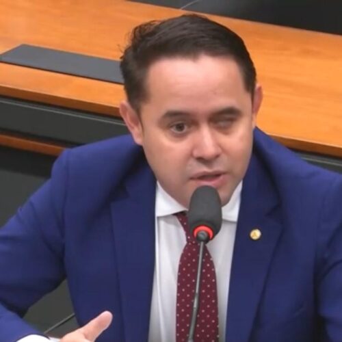 Parlamentar é sentenciado por injúrias e promete apelar: ‘pensei que era só uma piada