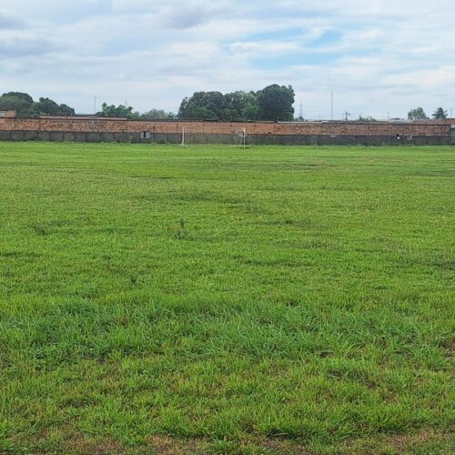 Iniciativa oferece aulas de futebol sem custo para adolescentes de 13 a 19 anos