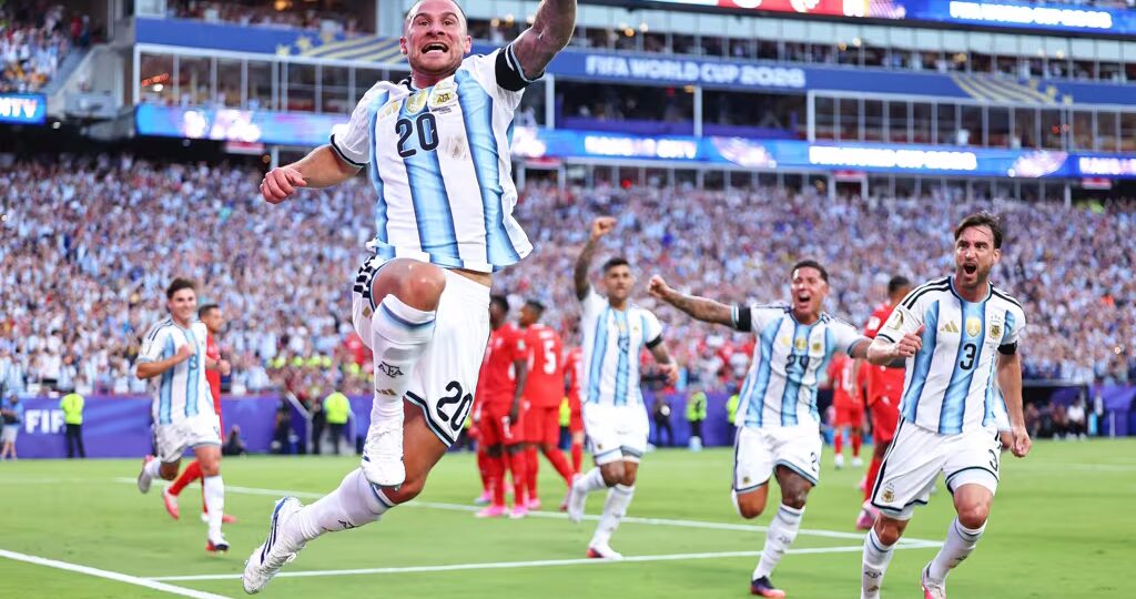 Argentina supera Suíça na prorrogação após expulsão de Embolo e garante vaga na semifinal da Copa do Mundo