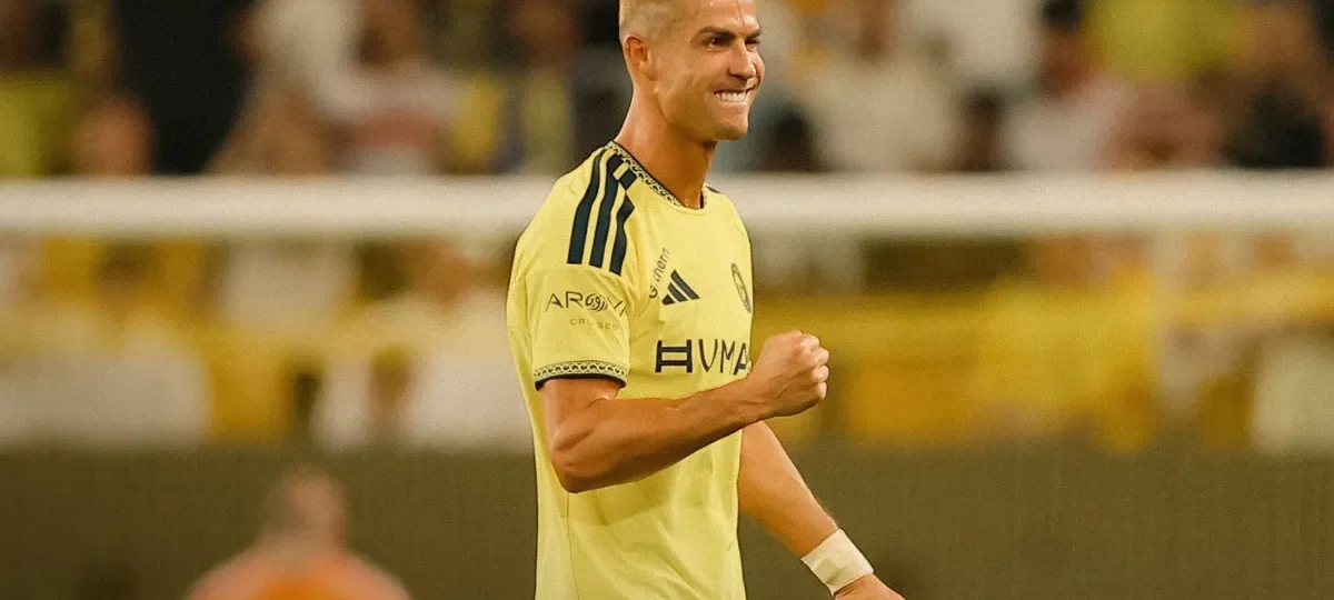 Cristiano Ronaldo se aproxima da marca histórica de 1000 gols ao balançar as redes novamente