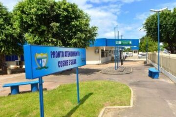 Homem se machuca ao tentar proteger tio idoso de ataque; agressora escapa após ferir com garrafa de vidro