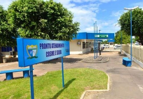 Homem se machuca ao tentar proteger tio idoso de ataque; agressora escapa após ferir com garrafa de vidro
