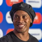 Ronaldinho Gaúcho volta aos campos em partida na Itália