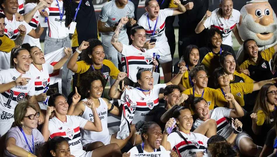 São Paulo faz história ao empatar com o Corinthians e garantir seu primeiro título do Campeonato Brasileiro